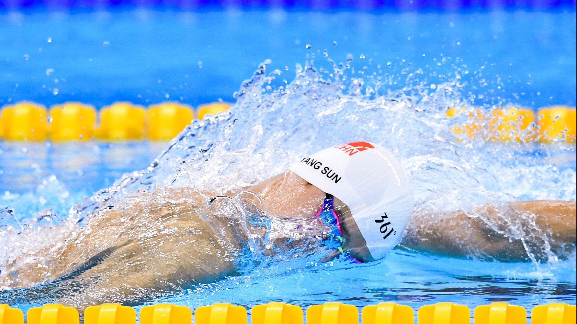 中国足球在世界杯预选赛中逆转获胜,冲刺赛场!,中国足球在世界杯预选赛中逆转获胜,冲刺赛场的是谁